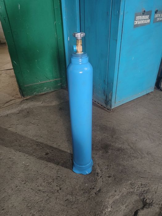 Продам кислородные и углекислый баллоны