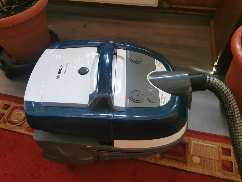 Vând aspirator marca bosch