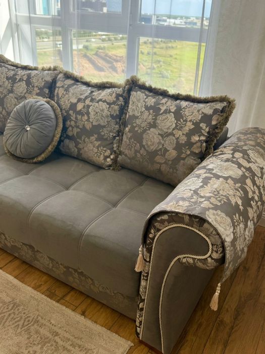 Продам диван для гостинной