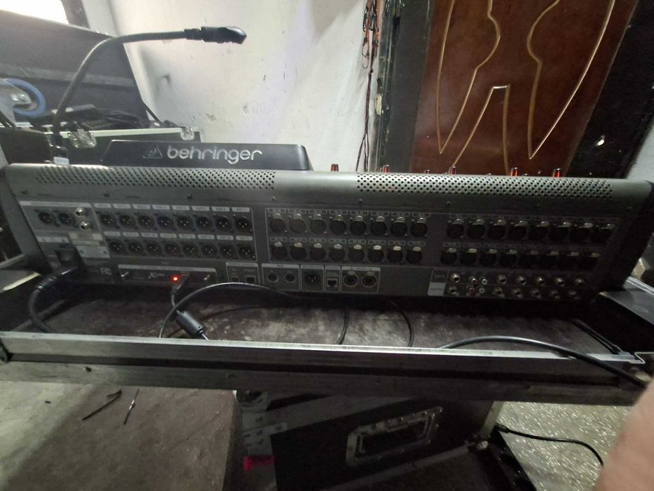 Behringer X32 Full Size + Flight Case