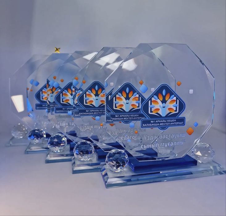 статуэтка стеклянные статуэтки