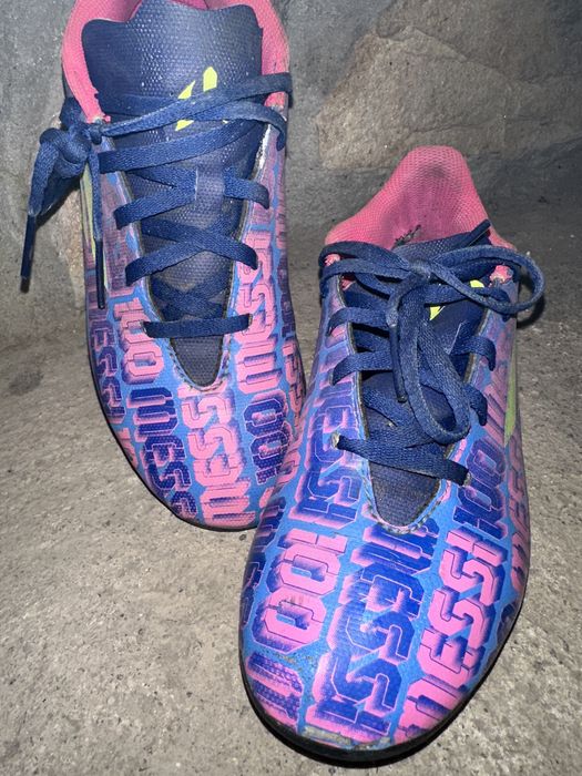 Бутонки на Adidas - модел Messi