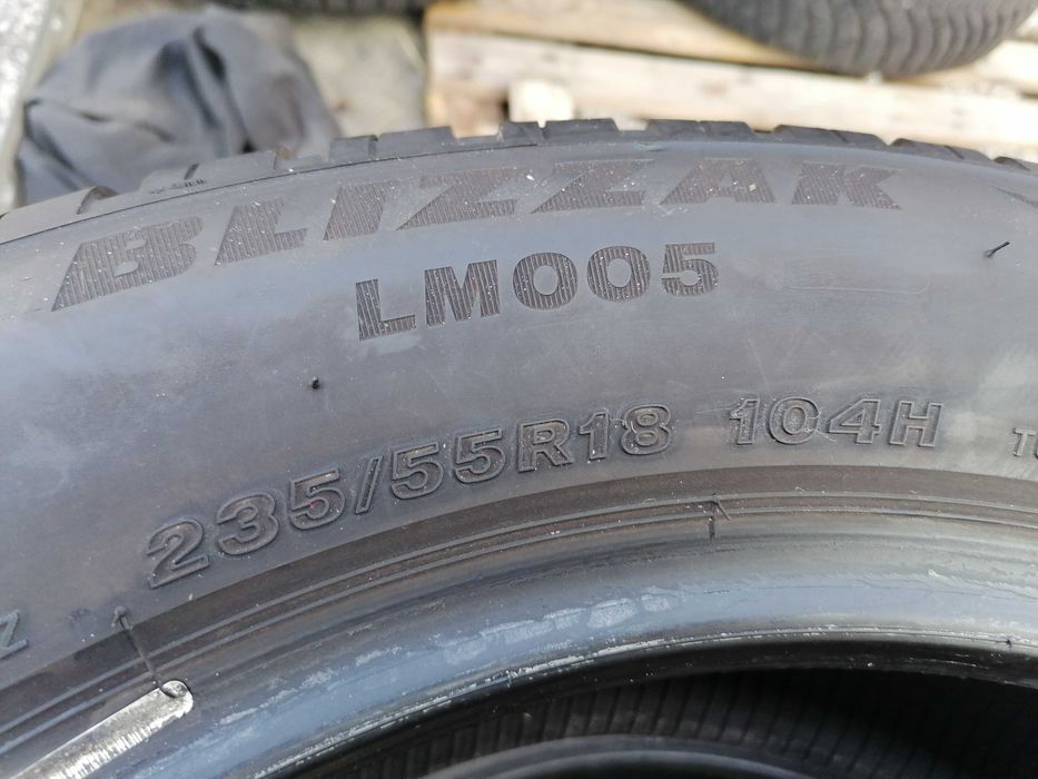 2 бр. Bridgestone Blizzak LM 005 235/55R18