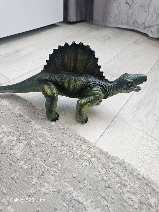 Продам динозавров