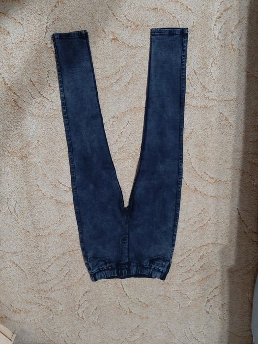 Продам джинсы новые.