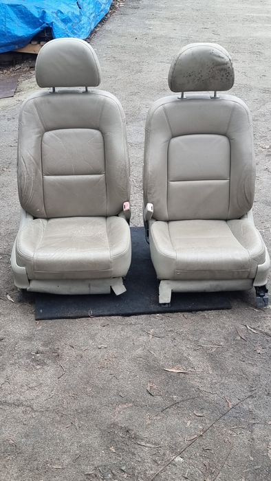 Сидение передние на Subaru Outback  .