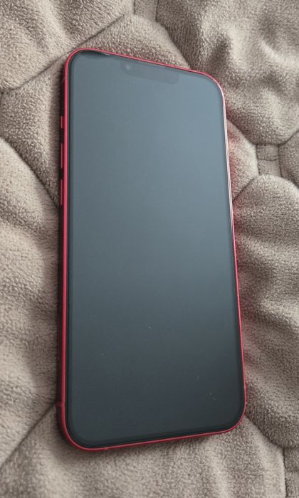 Iphone 13 roșu 512gb impecabil 83% battery cu 6 huse si folie pe ecran