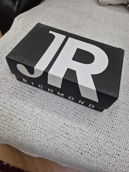 John RIchmond barbati, albi, de piele, marime 40