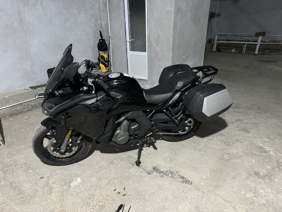 Мотик cf moto 650gt состоняе нового .