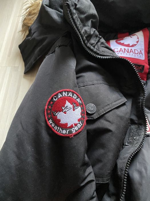 Geaca Canada weather gear maintains warmth with fur fax originala