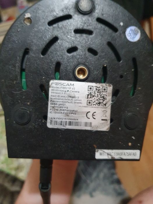 Продавам безжична IP камера Foscam модел FI9821P V2.