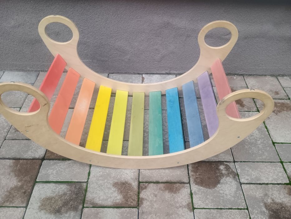 Rainbow rocker Montessori