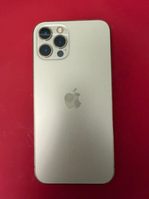 iPhone 12 в отличном состоянии