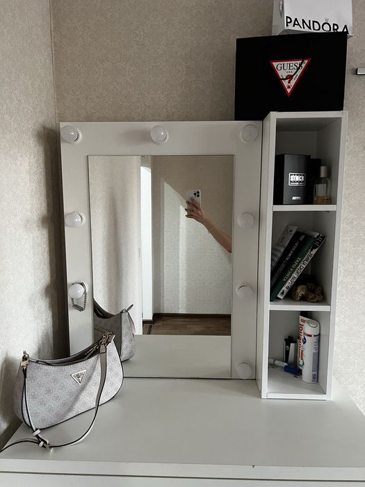 Продам туалетный столик