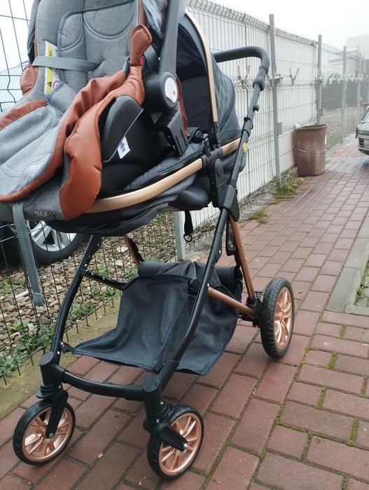 Vând cărucior bebe+scoica