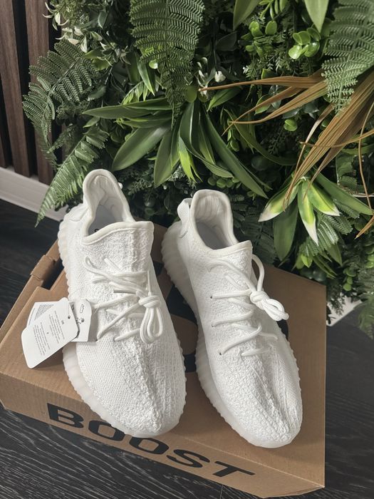 Adidasi Yeezy 350