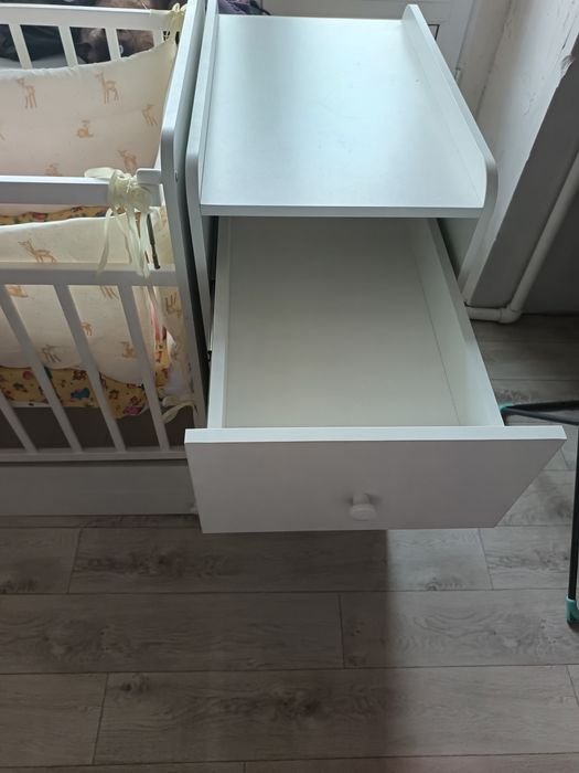 Детская кровать с маятником