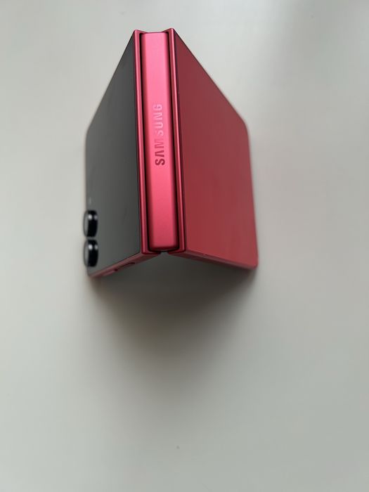 Samsung Galaxy Z Flip 7 с гаранция 21 месеца