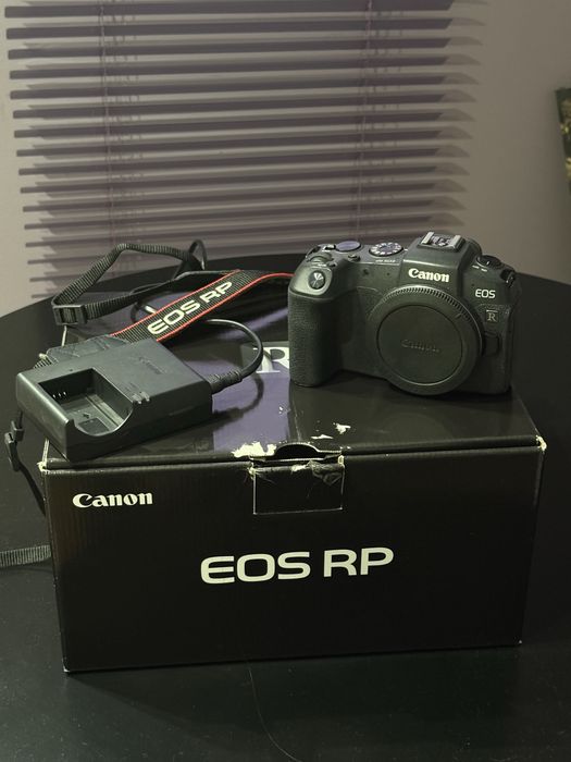 Vând canon Eos rp