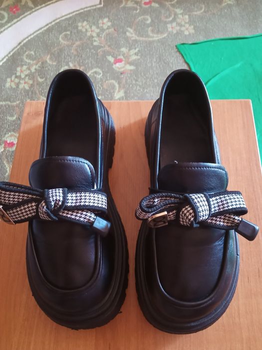 Женская   обувь размер 37.