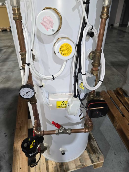 Неръждаем бойлер 250 литра със 3 квадрата серпентина