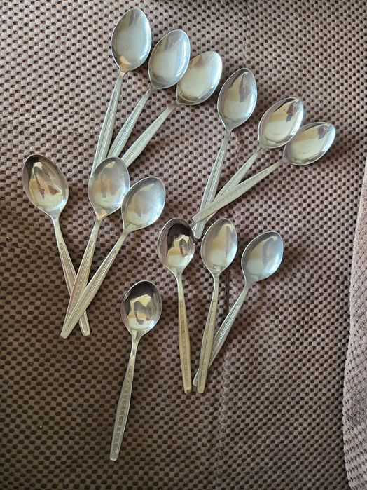 Прибори за хранене, вилици , лъжици и ножове