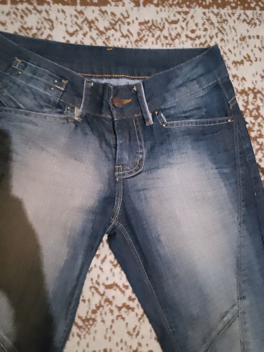 Дамски ефектни дънки.