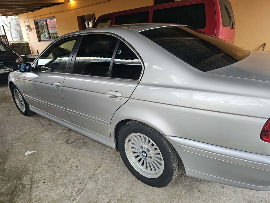 Bmw e39       520