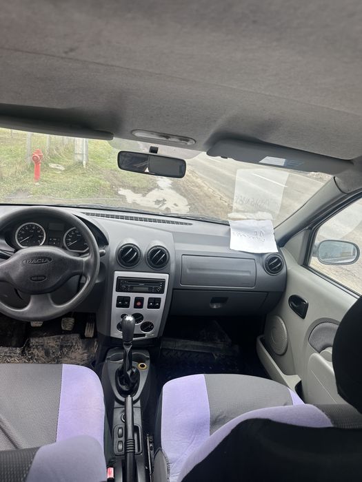 Vând dacia logan
