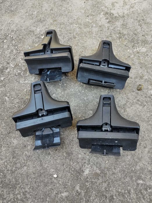 Държачи за напречни греди Thule за Шкода Октавия 3 Hatchback