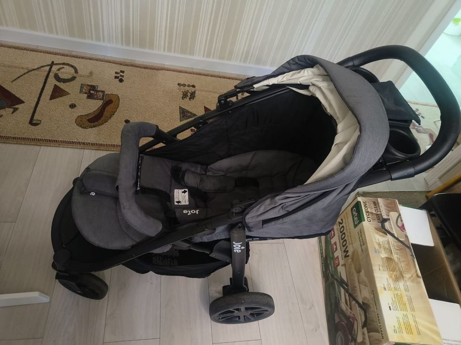 Коляска прогулочная Joie