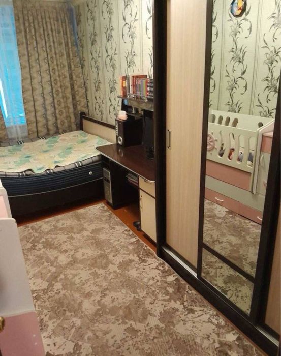 Чиланзар 4.  2/3/4.  Кирпич. Балкон 2х6.  Ор метро