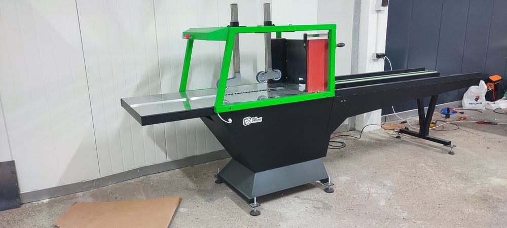 Masina de laminat profile decorative din polistiren