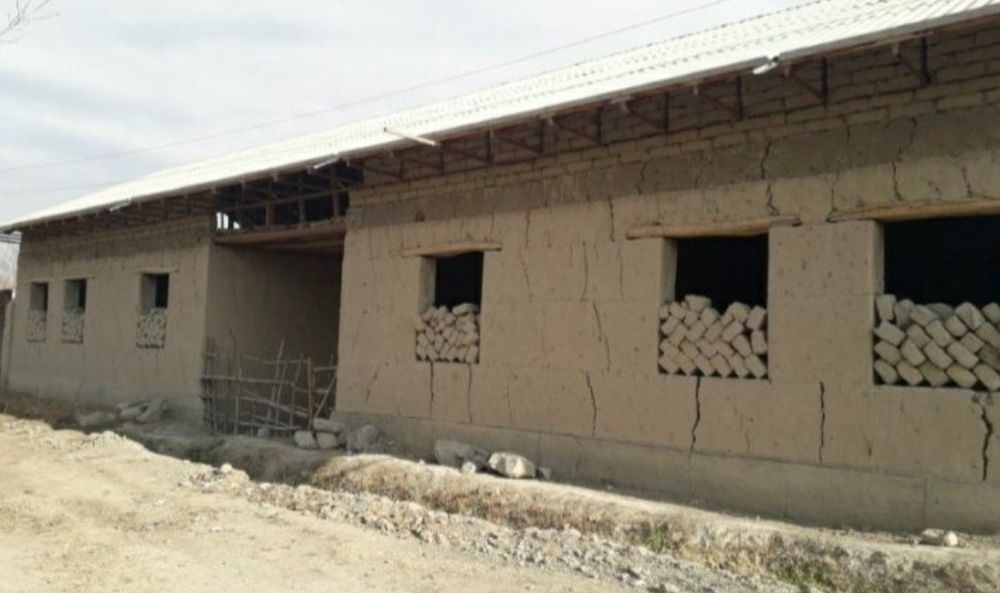 Уй жой сотилади.