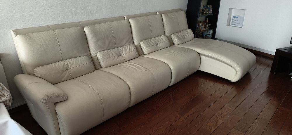 Продам диван кожаный в хорошем состоянии