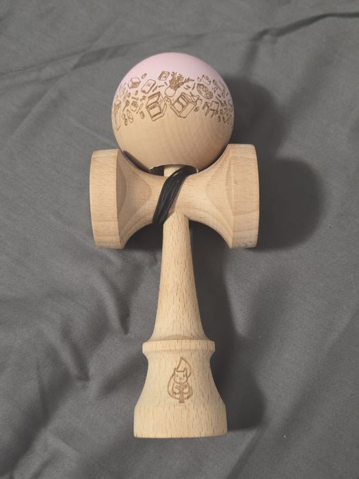 Kendama miguel erratic squirel engraved pink