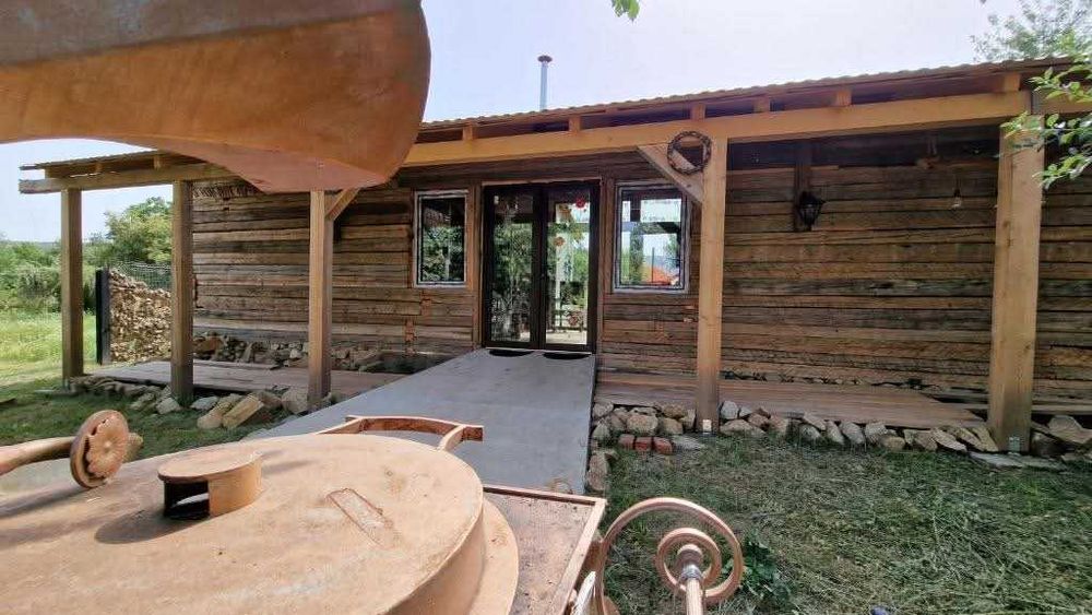 VAND PENSIUNE/CASA DE LOCUIT in localitatea Ghioroc jud Arad