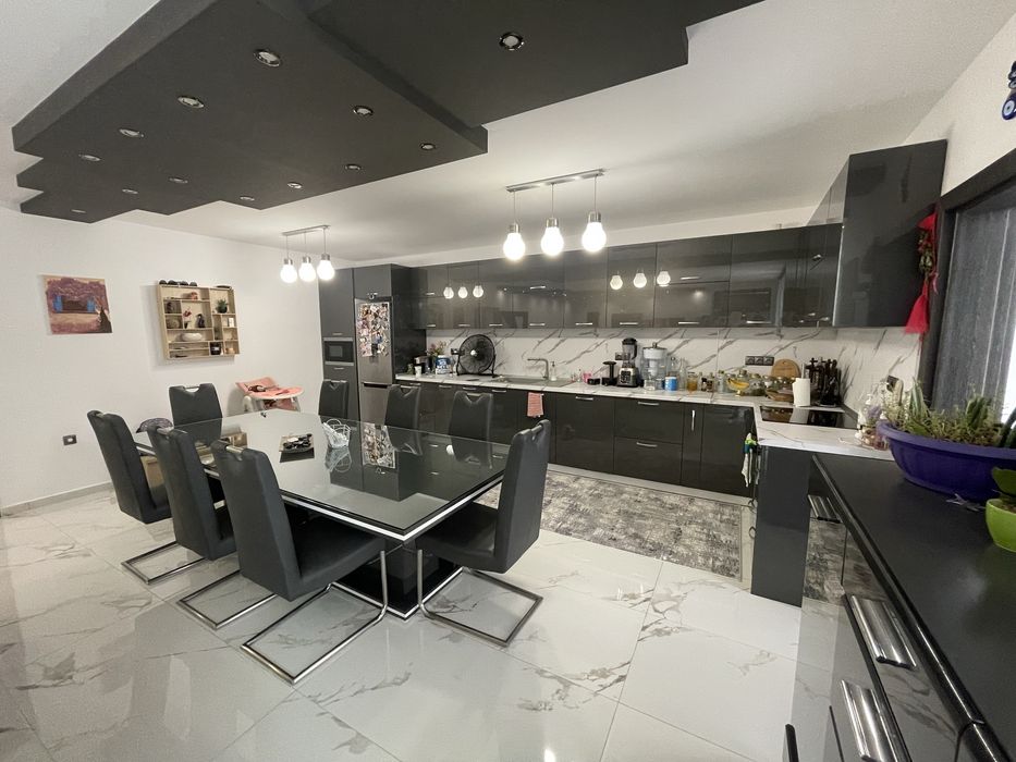 Продава се Четиристаен апартамент в Казанлък - 150 кв.м за 1334 €/кв.м - Снимка #4