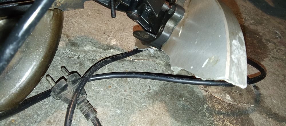 Пендула мощ 1200в.работеща- без плот