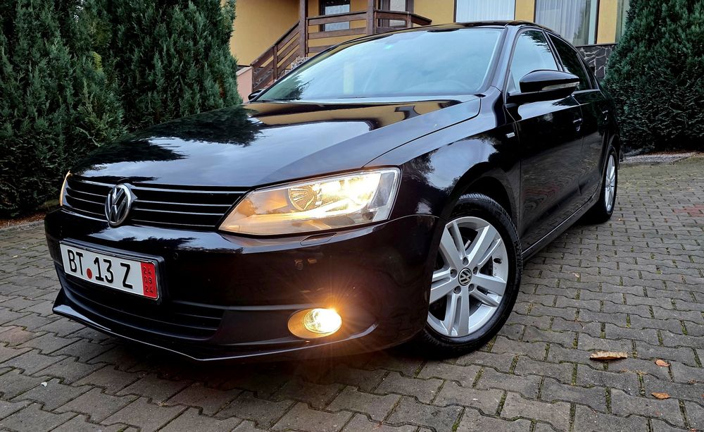 VOLKSWAGEN Jetta