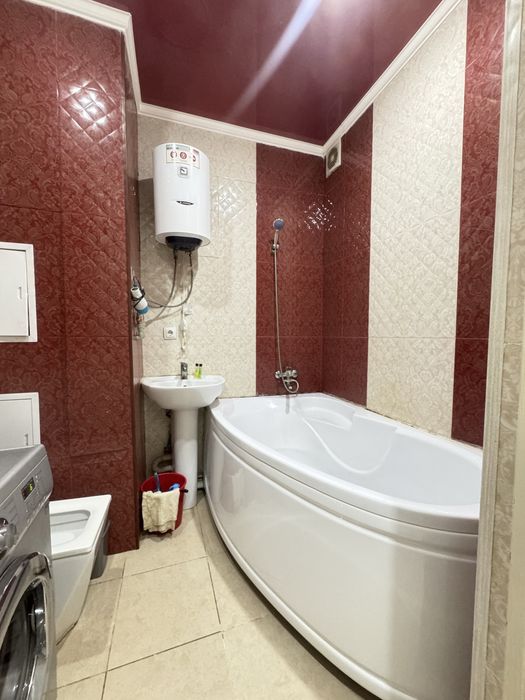 Сдается посуточно  в 16мкр  ЖК абырой