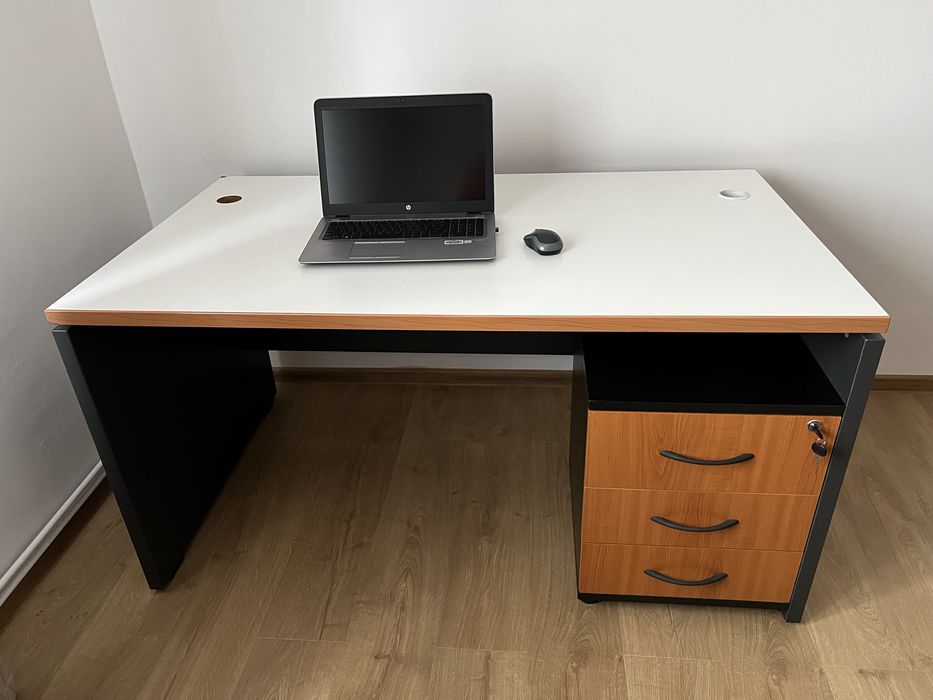 Birou solid cu sertare