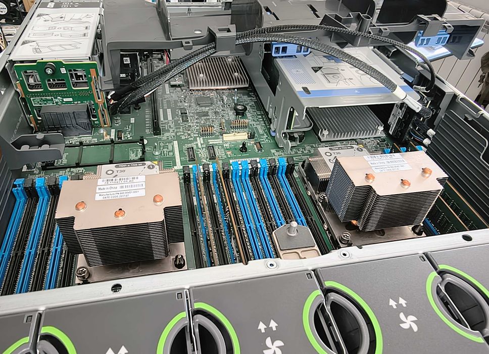 Сървър Cisco UCS C240 M5 12*LFF 2*Gold 6138 RAID12G