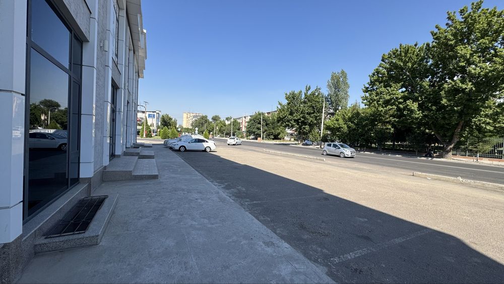 Yoʻl yuzida ijaraga maydon beriladi, 200 m² (Rent Car, Kafe uchun)