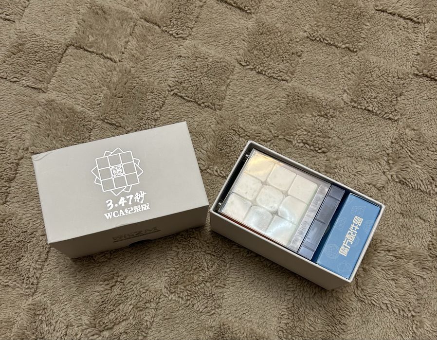 Кубик рубик 3x3 магнитный,оригинальный  коробка бор