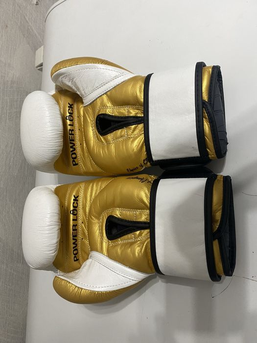 Боксерские перчатки Everlast