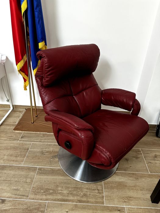 Fotoliu extensibil din piele, stare aproape perfecta