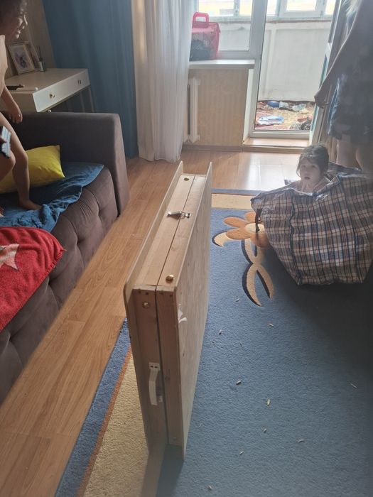 Стол для  сидения  на полу