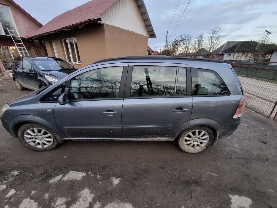 Vând Opel Zamfira