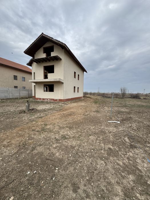 Vand casa zona aeroport